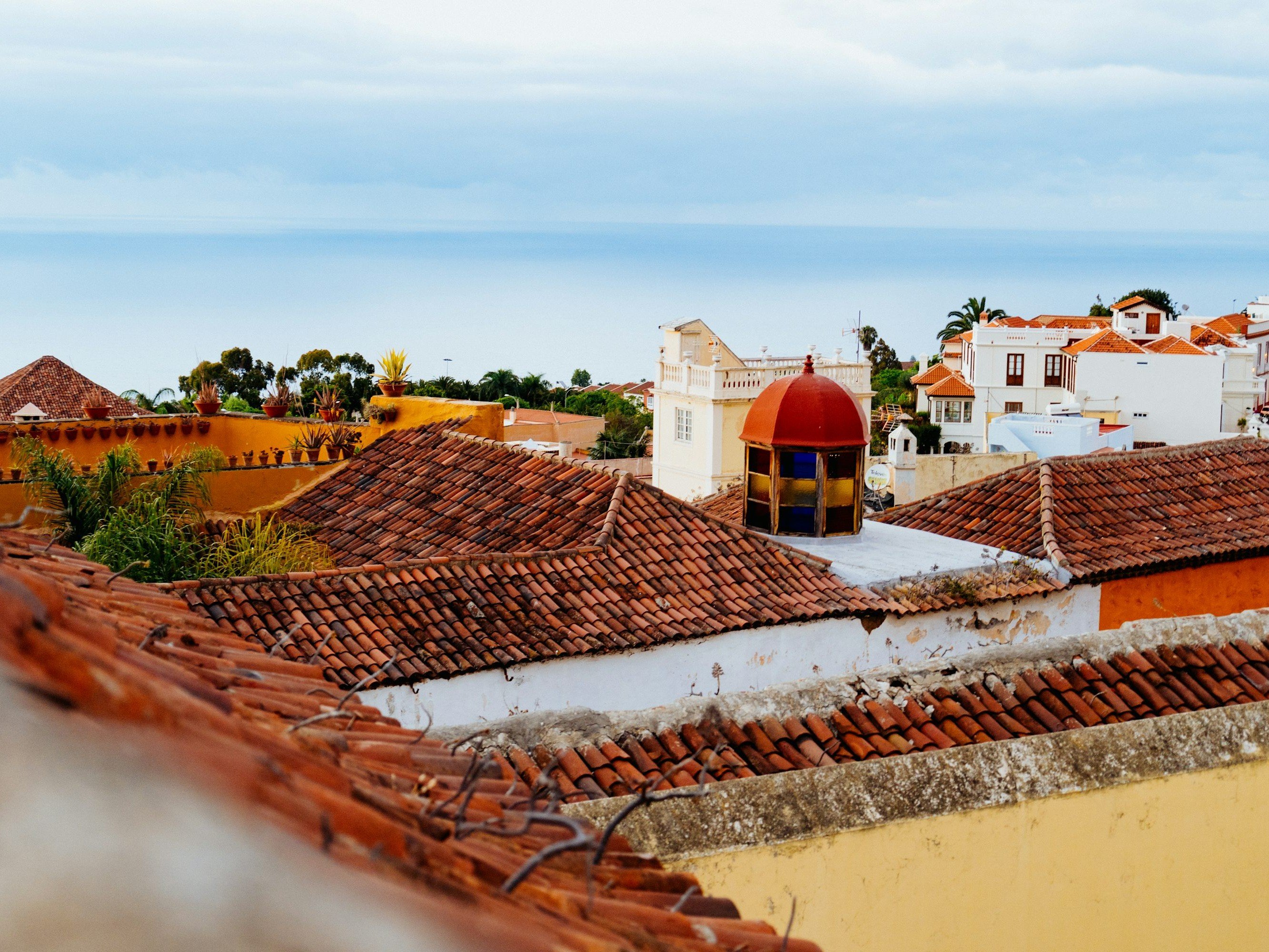 Emergency roof leak repair services in Van Nuys, CA