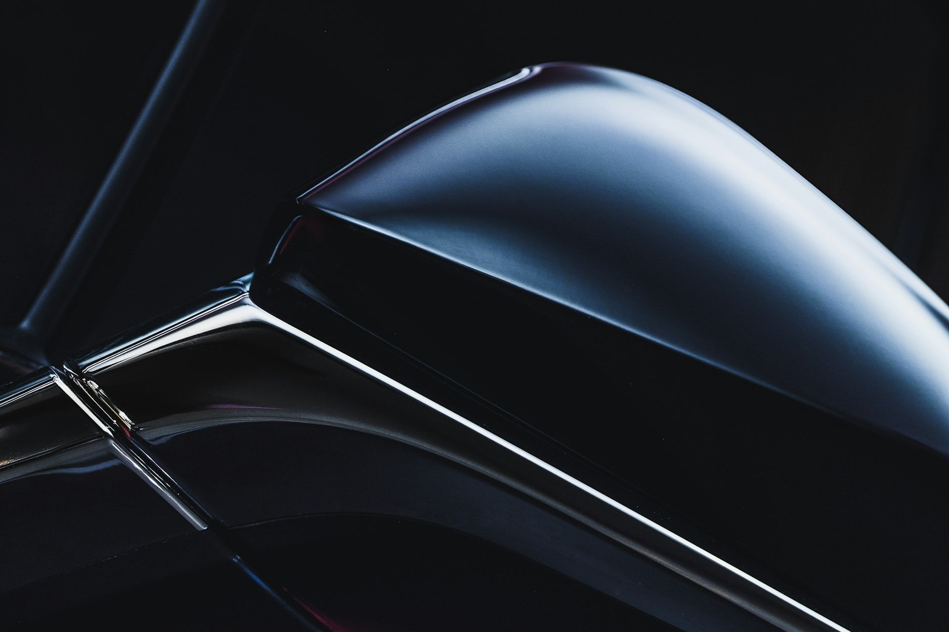 Detailaufnahme polierter Scheinwerfer