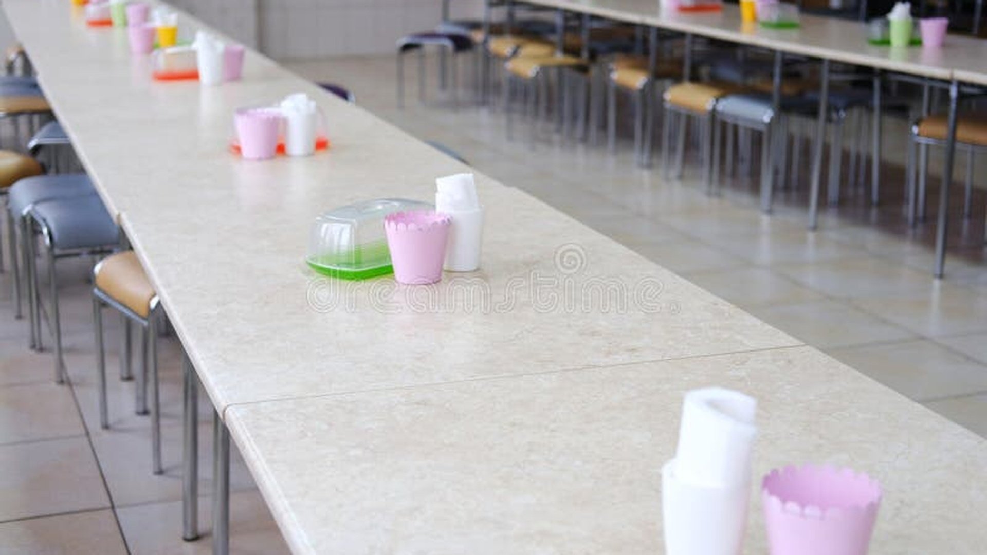 Ambiente de refeitório escolar