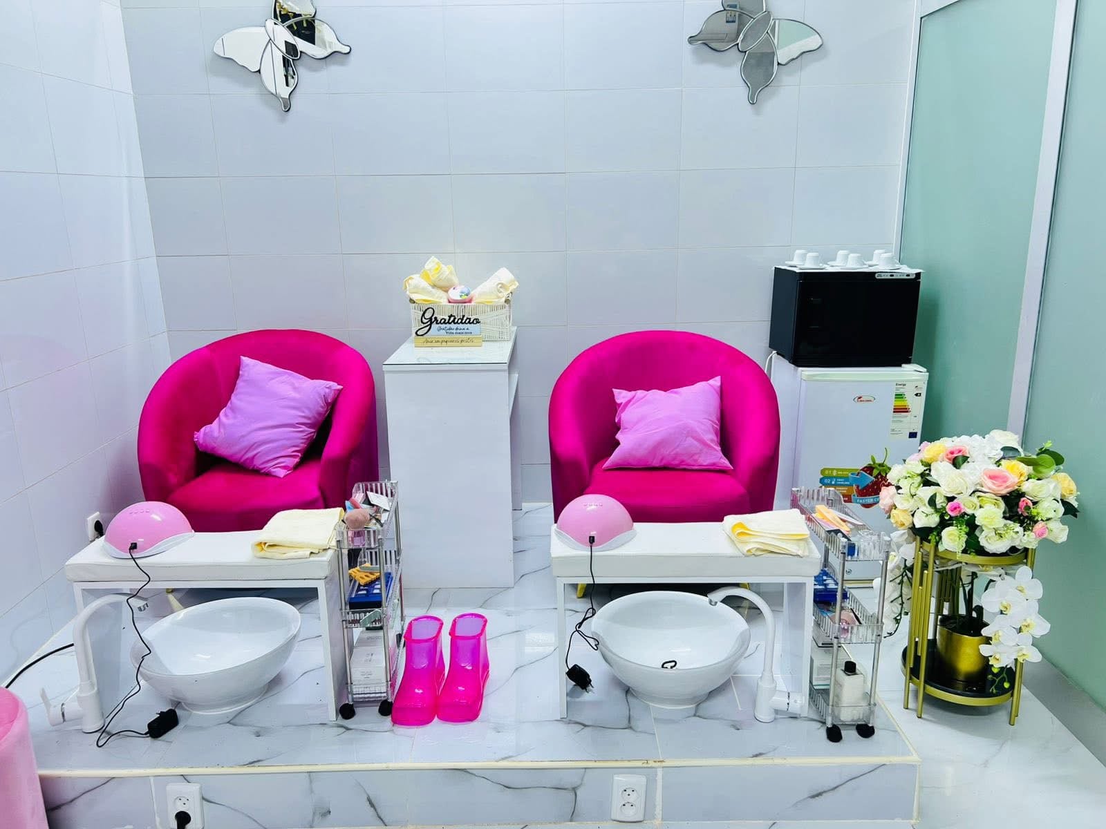 Cadeiras de pedicure rosa