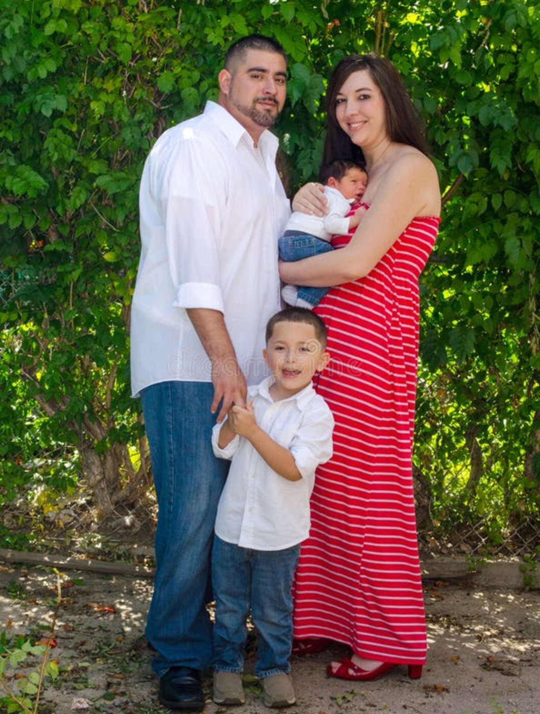 Original photo for Oil Painting - Family portrait in impressionist golden light