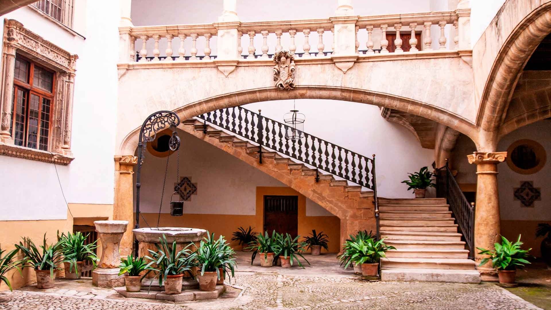 Patio de palacio mallorquín