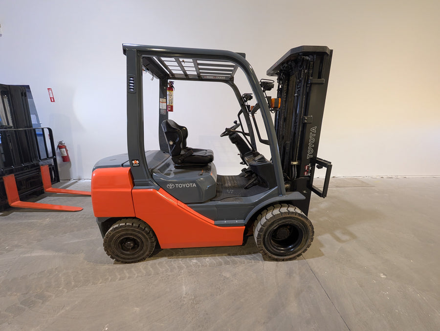 2021 Toyota 8FGU25 Forklift - Photo 3