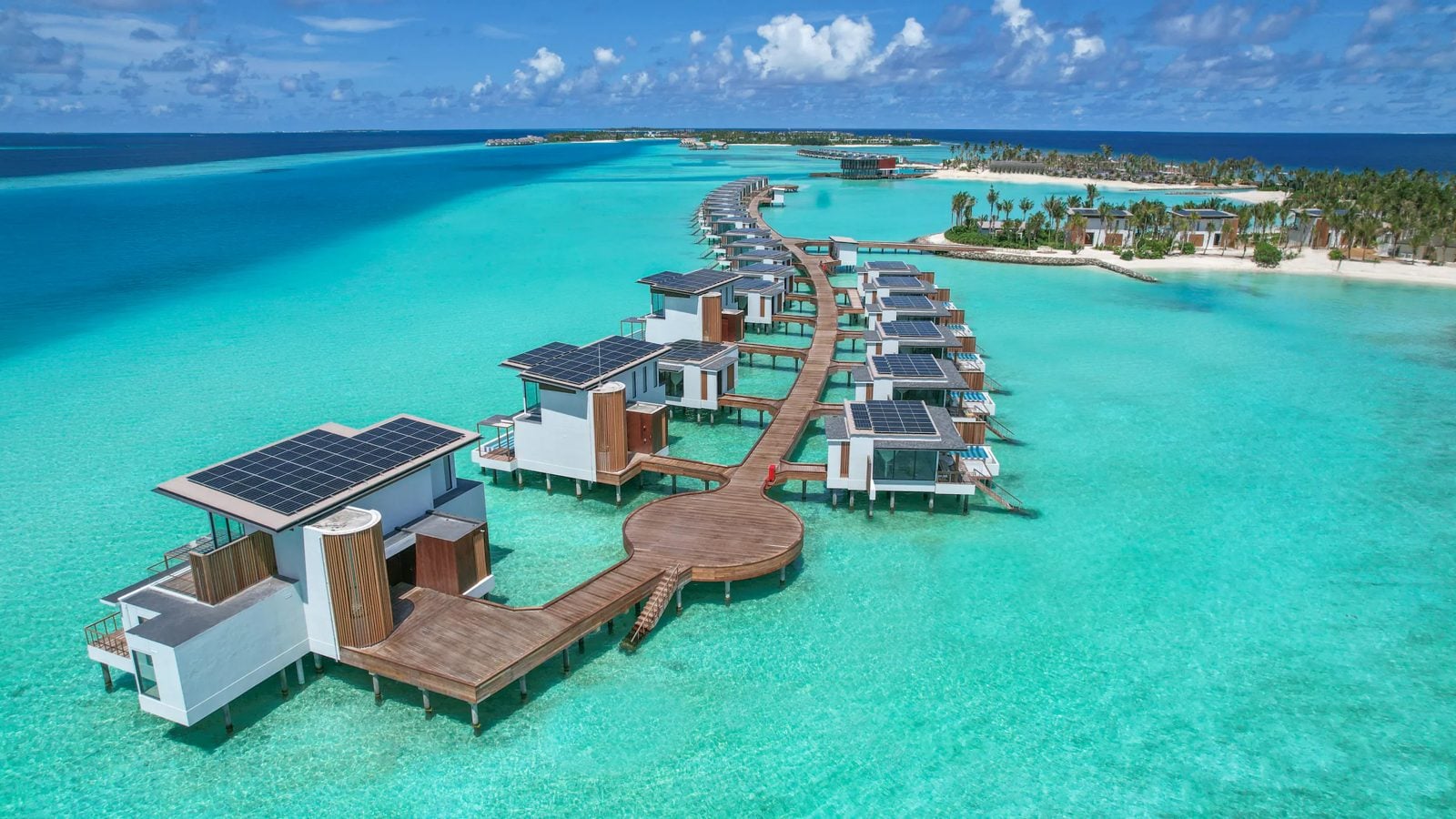 Lagon et villas sur pilotis aux Maldives