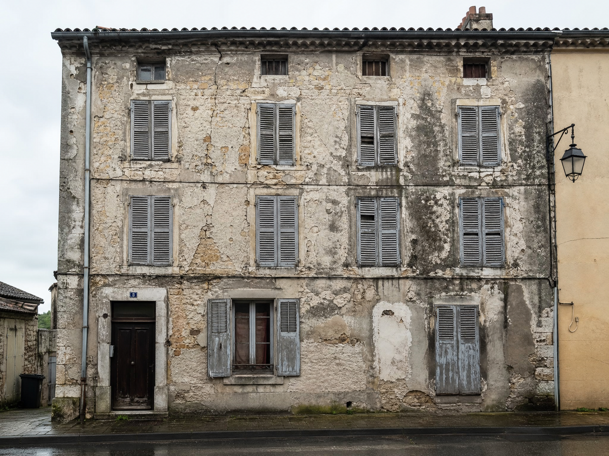 Avant - Rénovation complète - Immeuble résidentiel