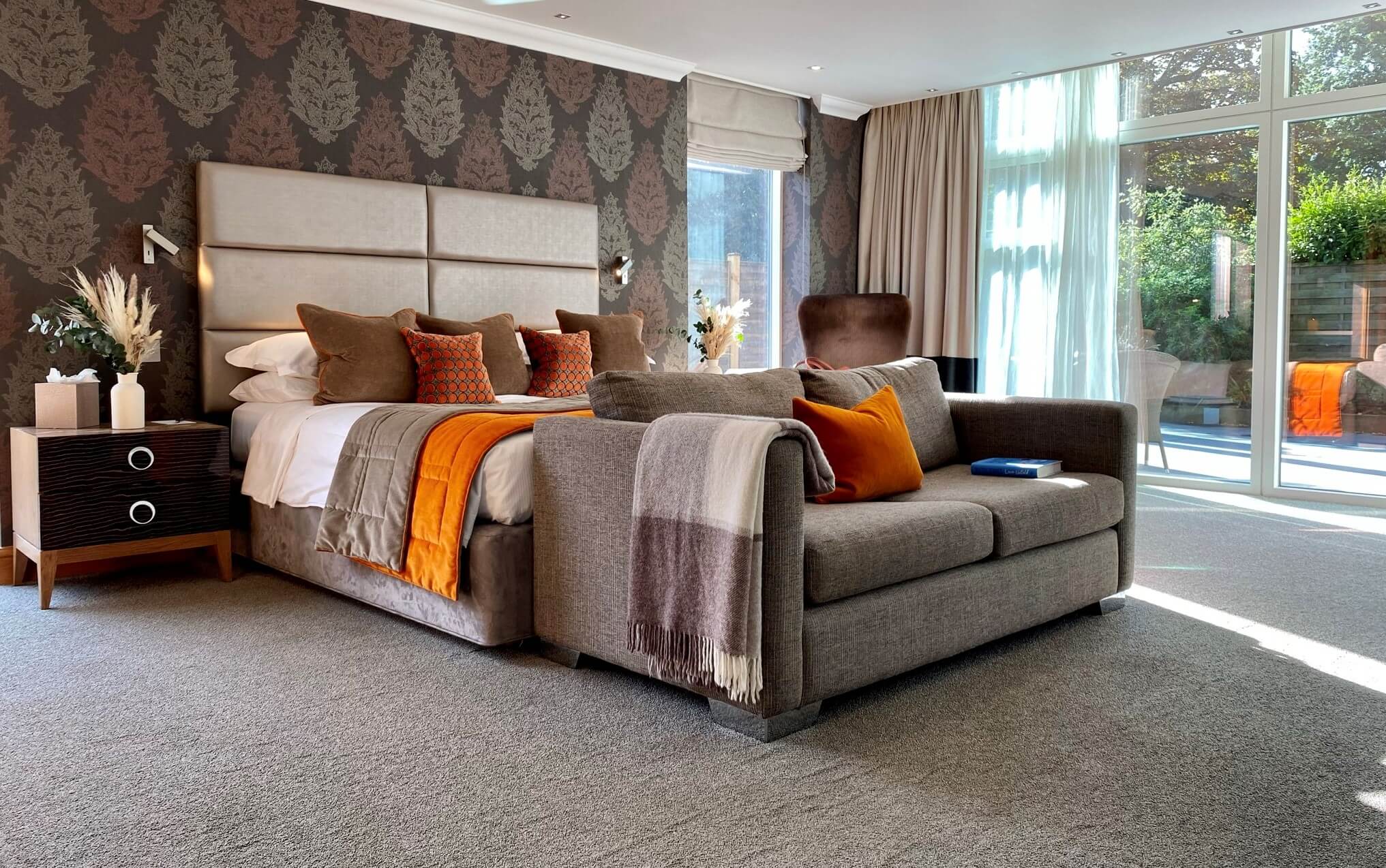 Alexander Hotels - Deluxe suite interior