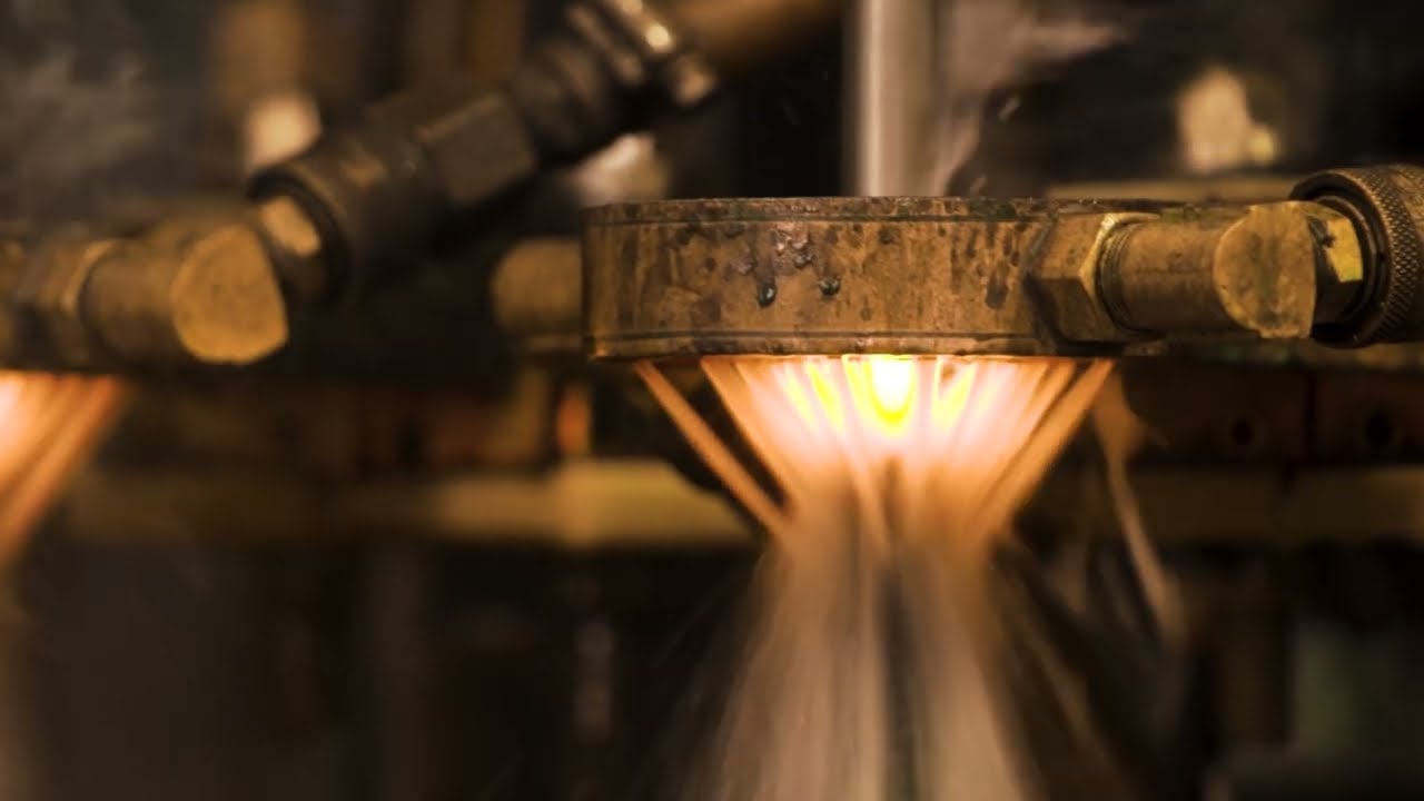 Industrial induction heat treating process with glowing metal