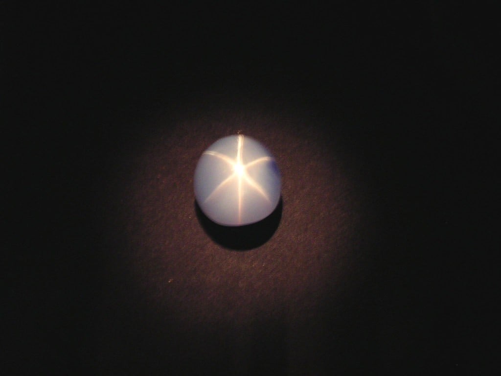 The grey-blue Star of India sapphire showing a star