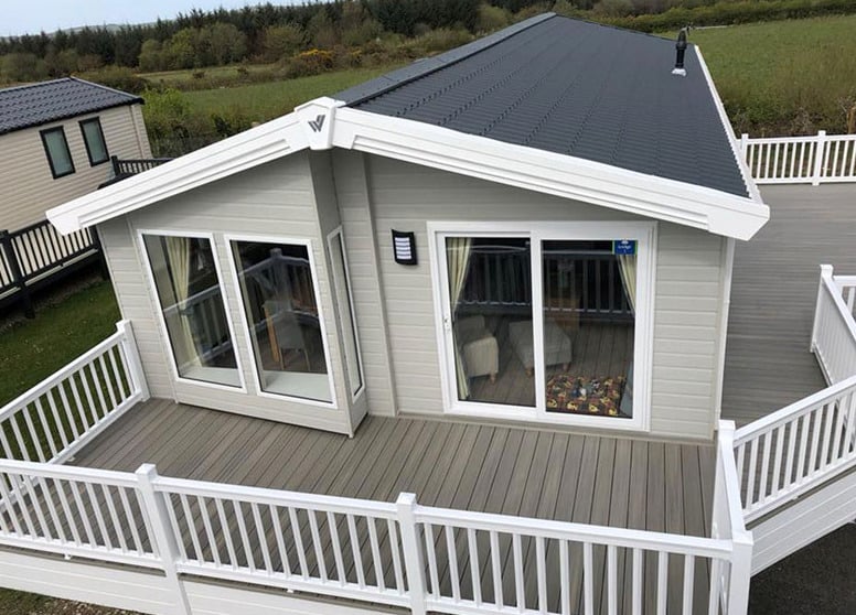 Base panel skirting on static home