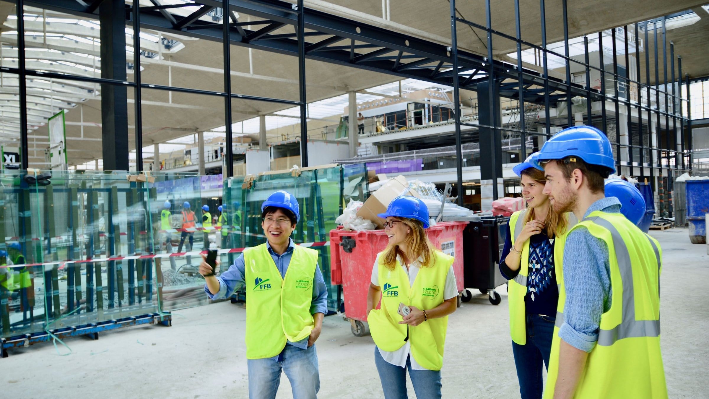 Professionelles Montageteam von TEC CONCEPT auf der Baustelle