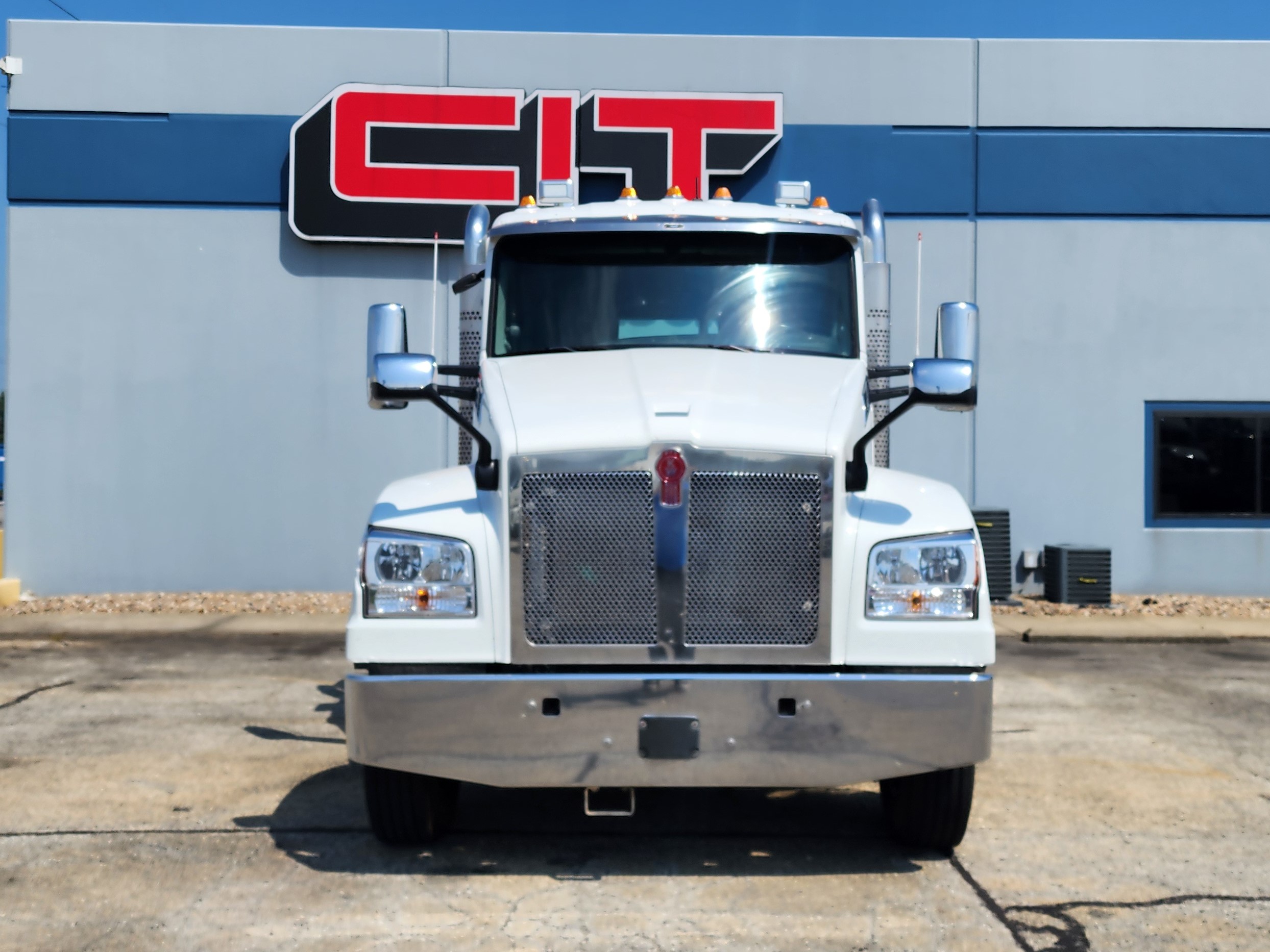 2020 Kenworth T880 Dump Truck - Photo 3