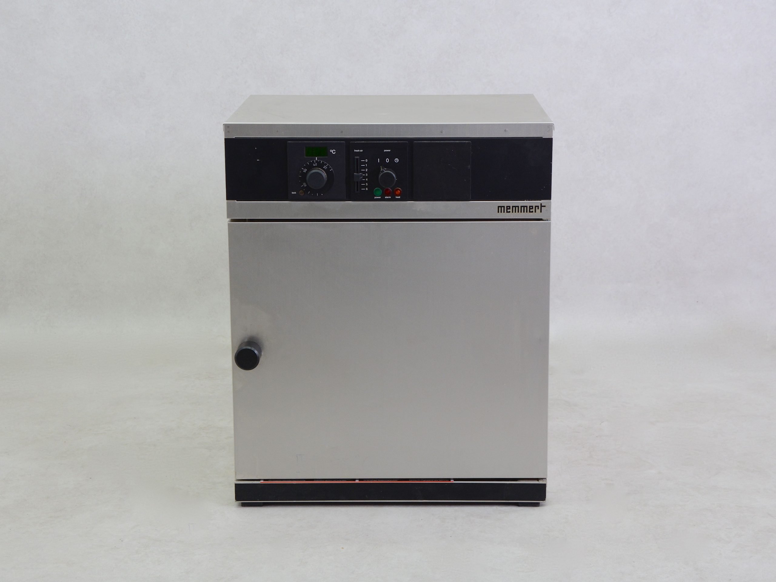 Memmert Universal Incubator