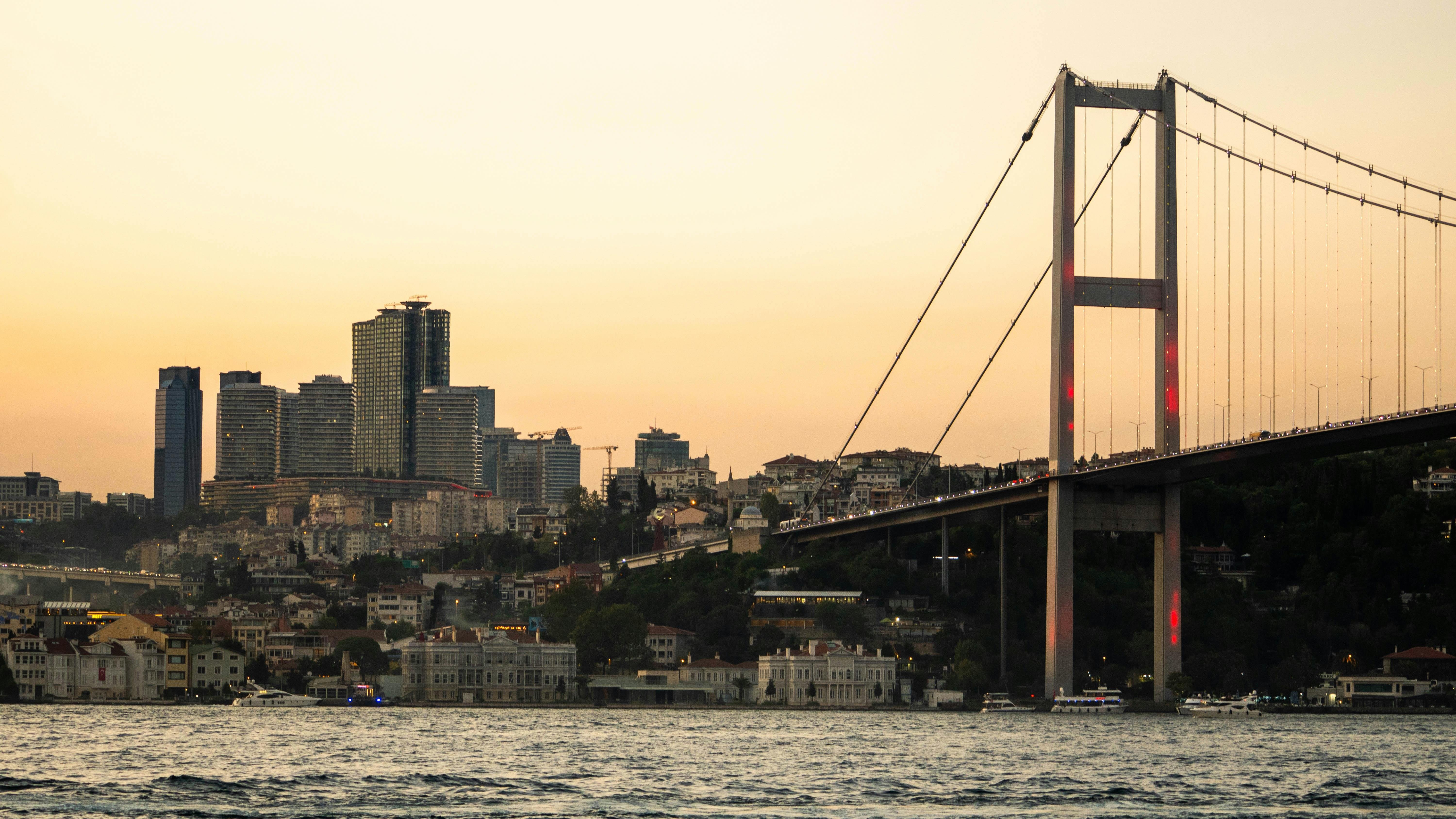 Istanbul Bosphorus Brücke bei Sonnenuntergang