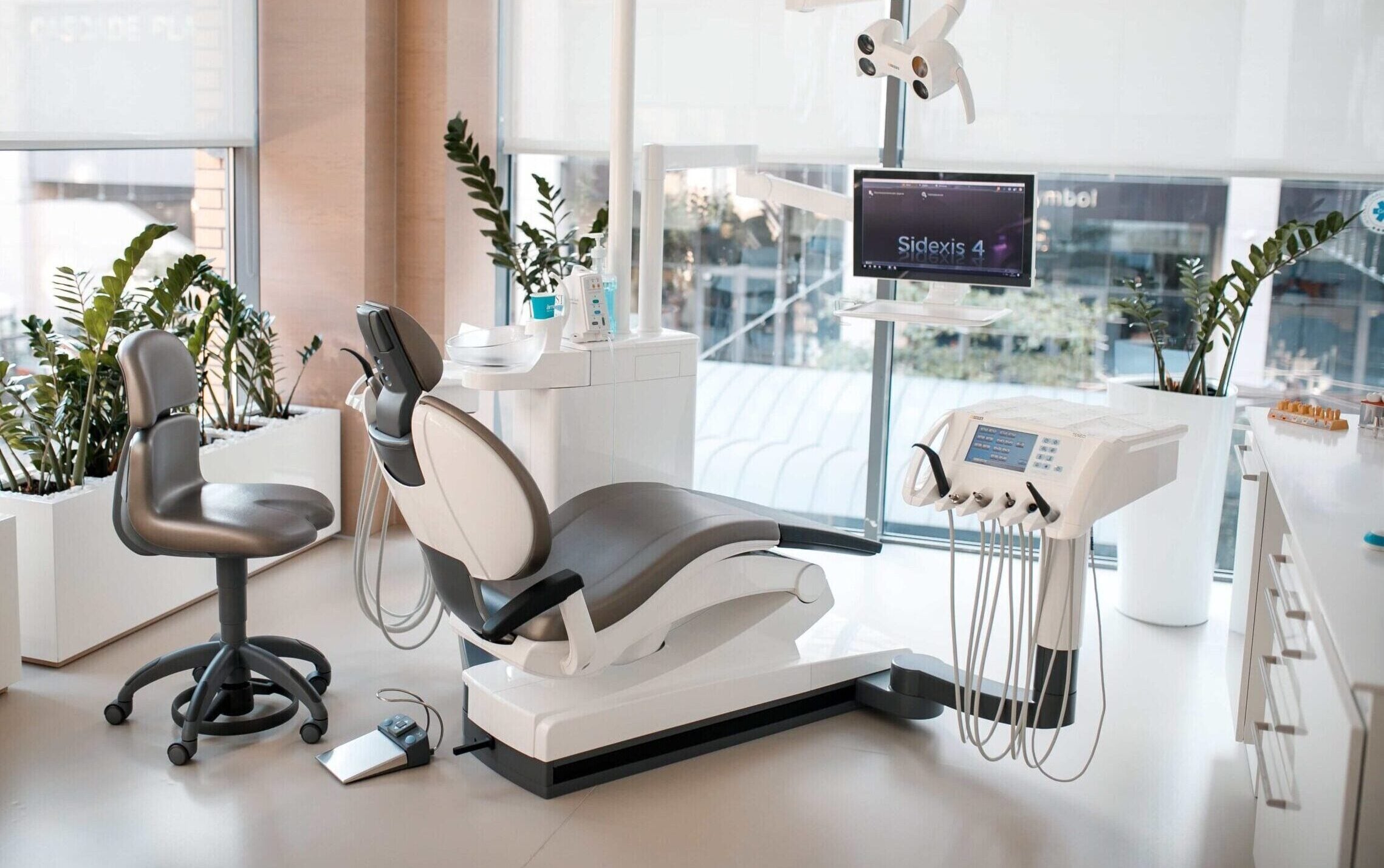 Advanced dental implant technology