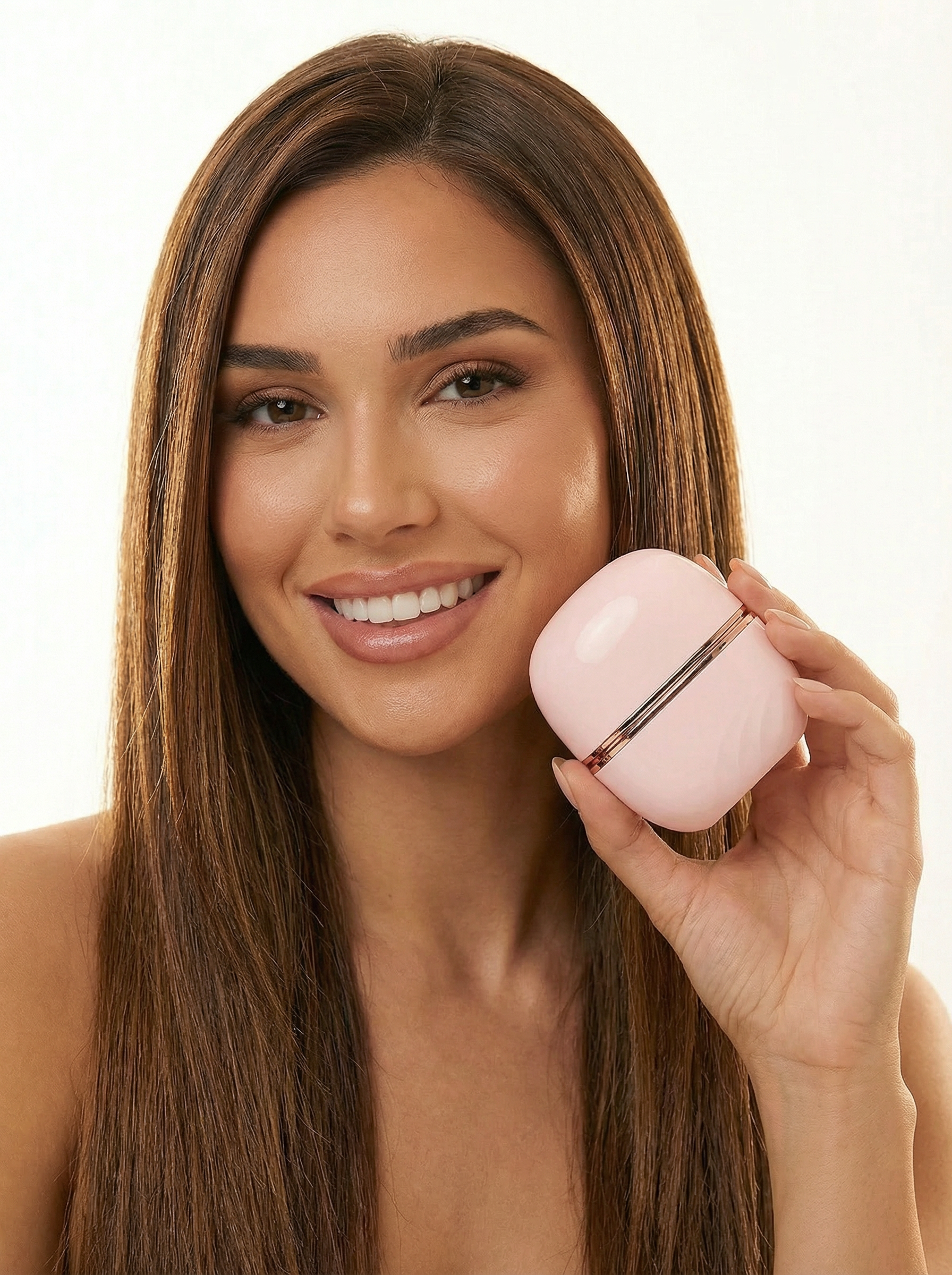 Beautiful woman holding and using the ÉLISSE portable straightener