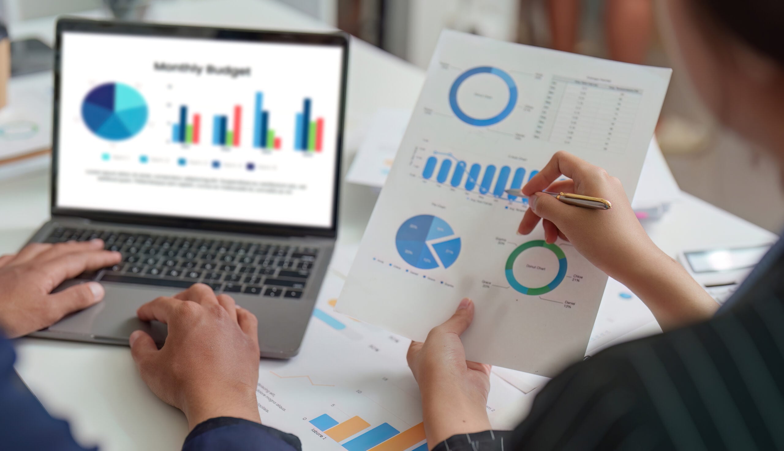 7 formas reales de ganar dinero con inteligencia artificial como emprendedor