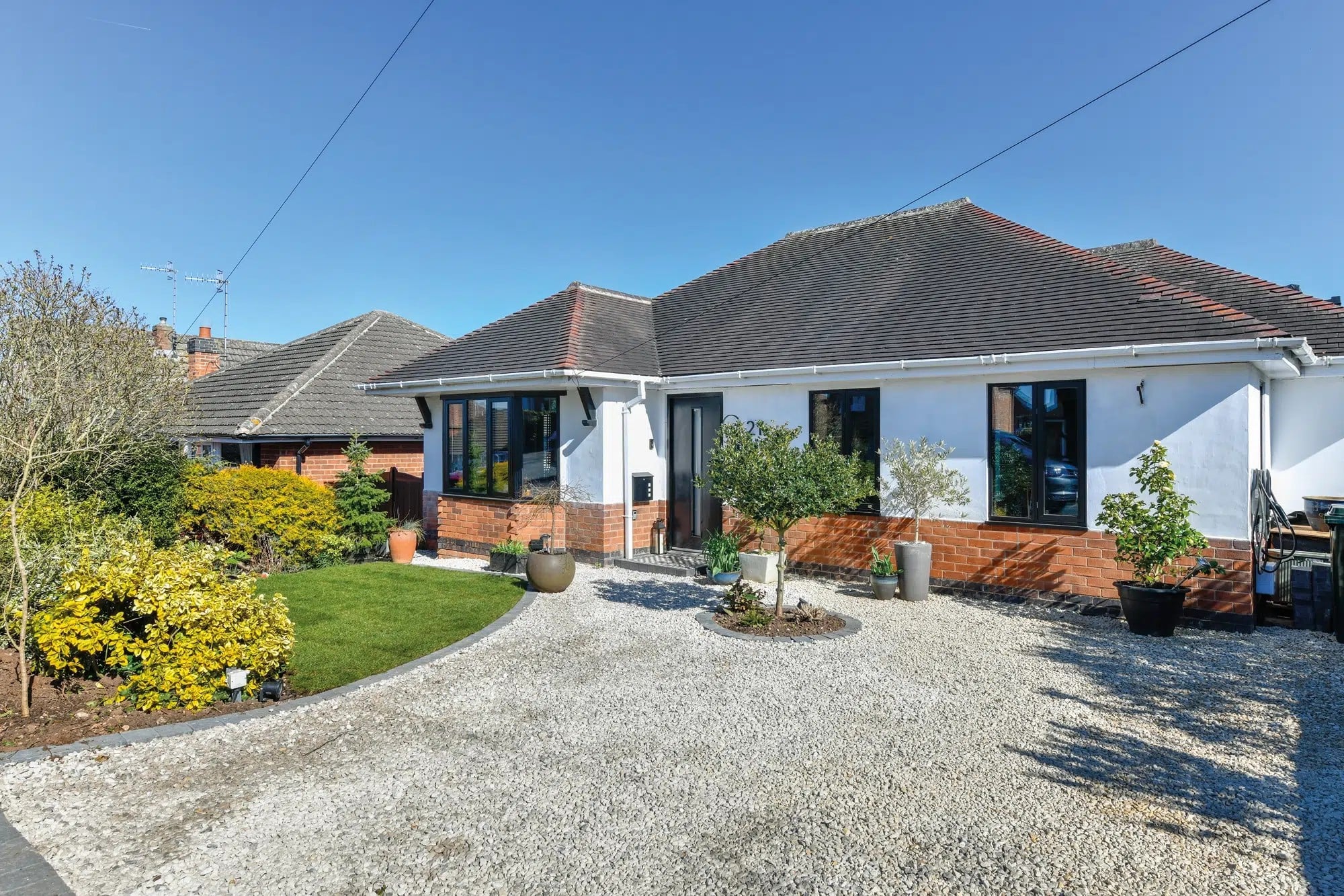 Bungalow with clean driveway