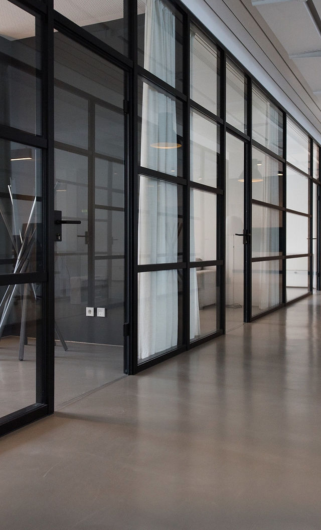 London Town Window Cleaning professional at work in Richmond