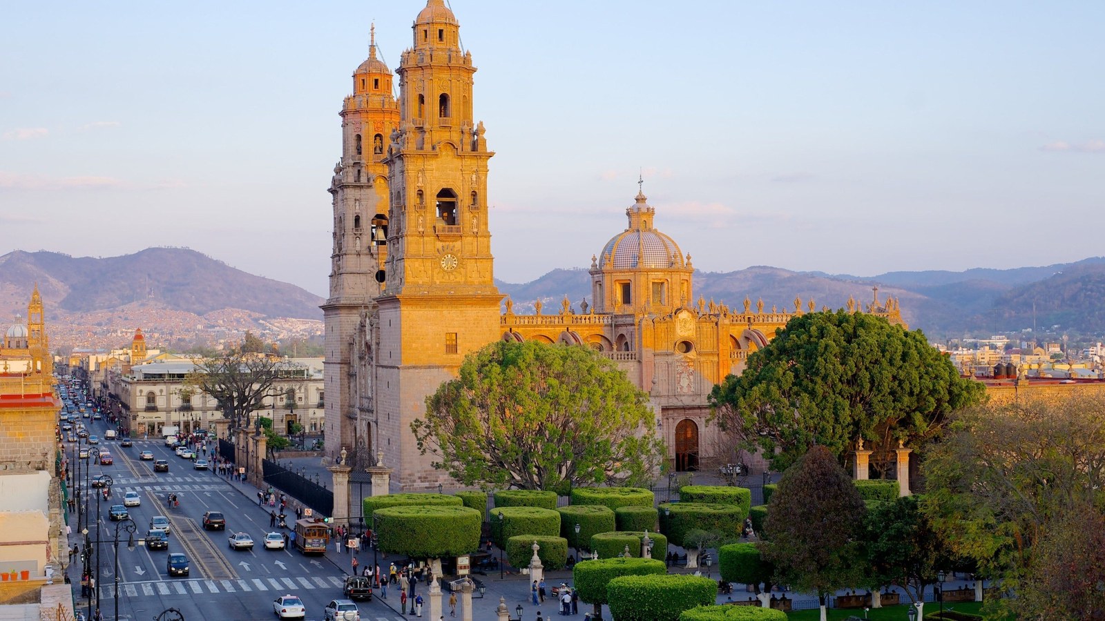 Paseo por el Centro Histórico de Morelia