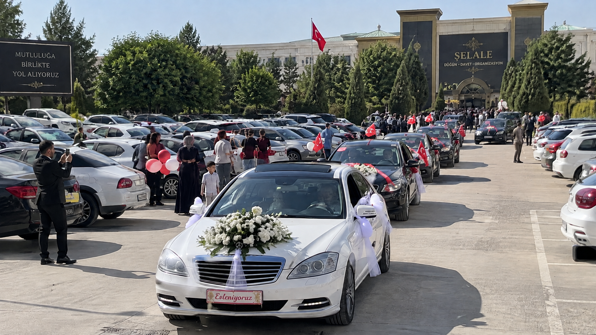50 araçlık düğün konvoyu otopark alanı