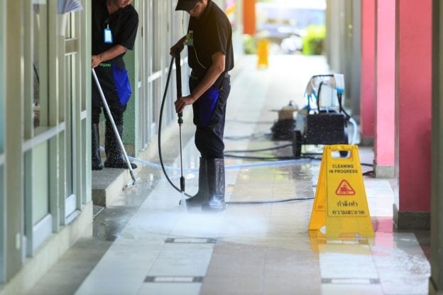 Commercial power washing