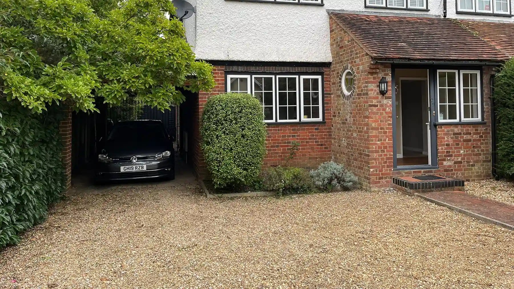 Detached house with clean driveway