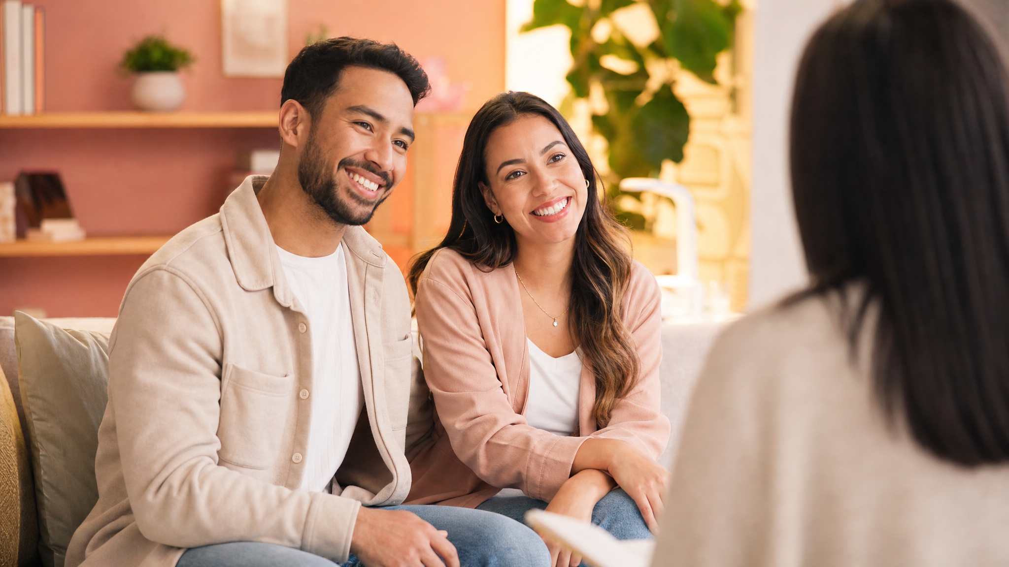 Casal participando de sessão educacional de relacionamento