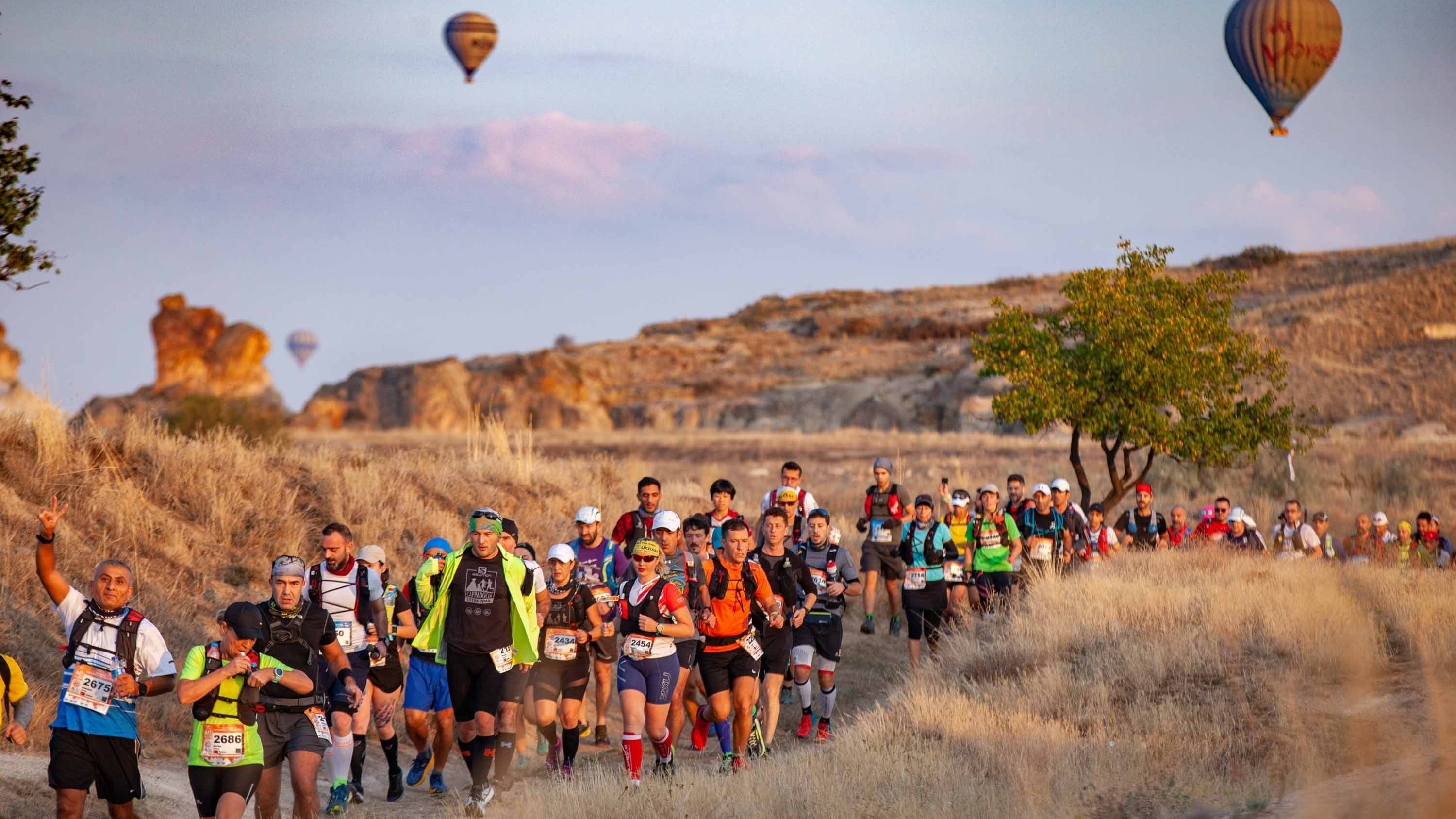 Kapadokya Ultra Trail yarışında koşucular