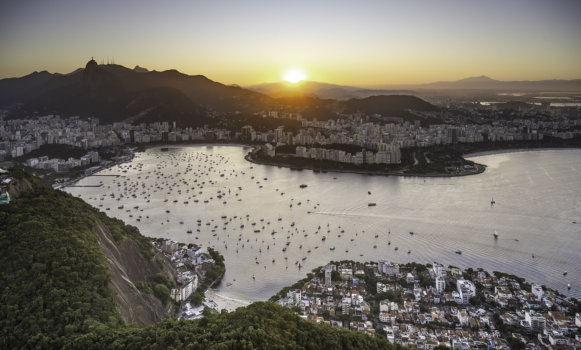 Panorâmica do Rio de Janeiro vista do Pão de Açúcar ao pôr do sol