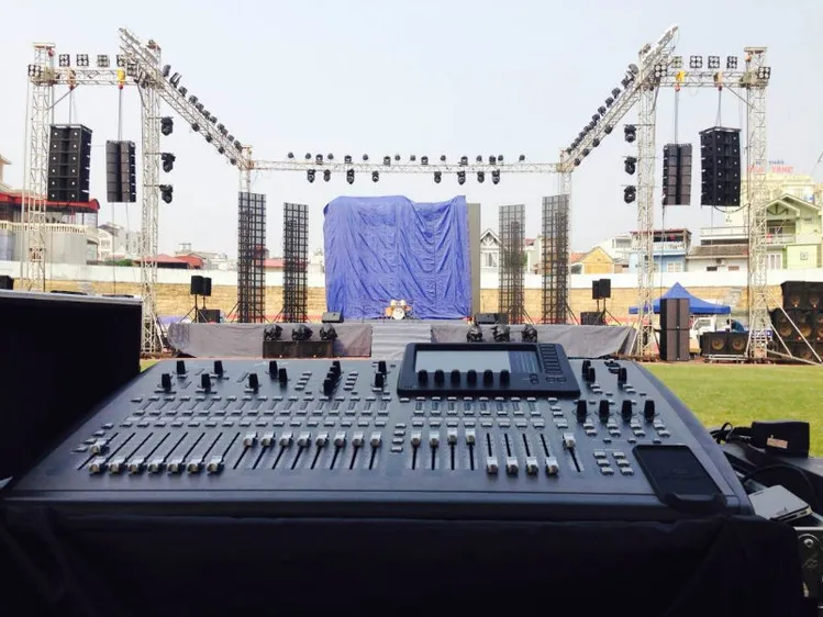 Line Array Hoparlör Sistemi