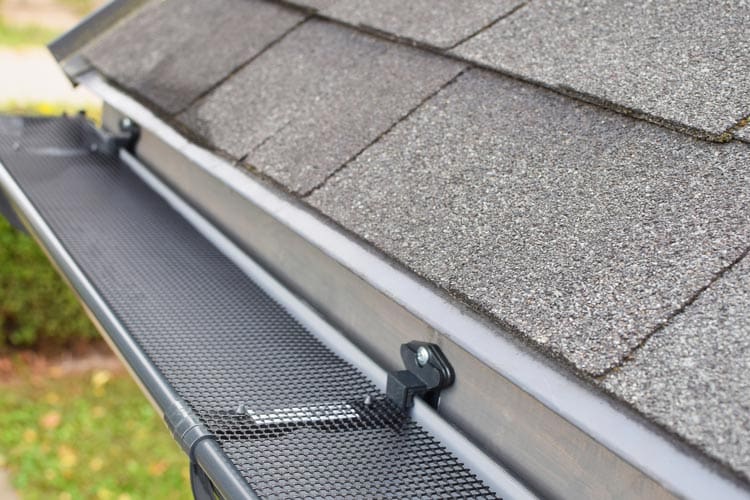 Roofer fitting seamless aluminium guttering