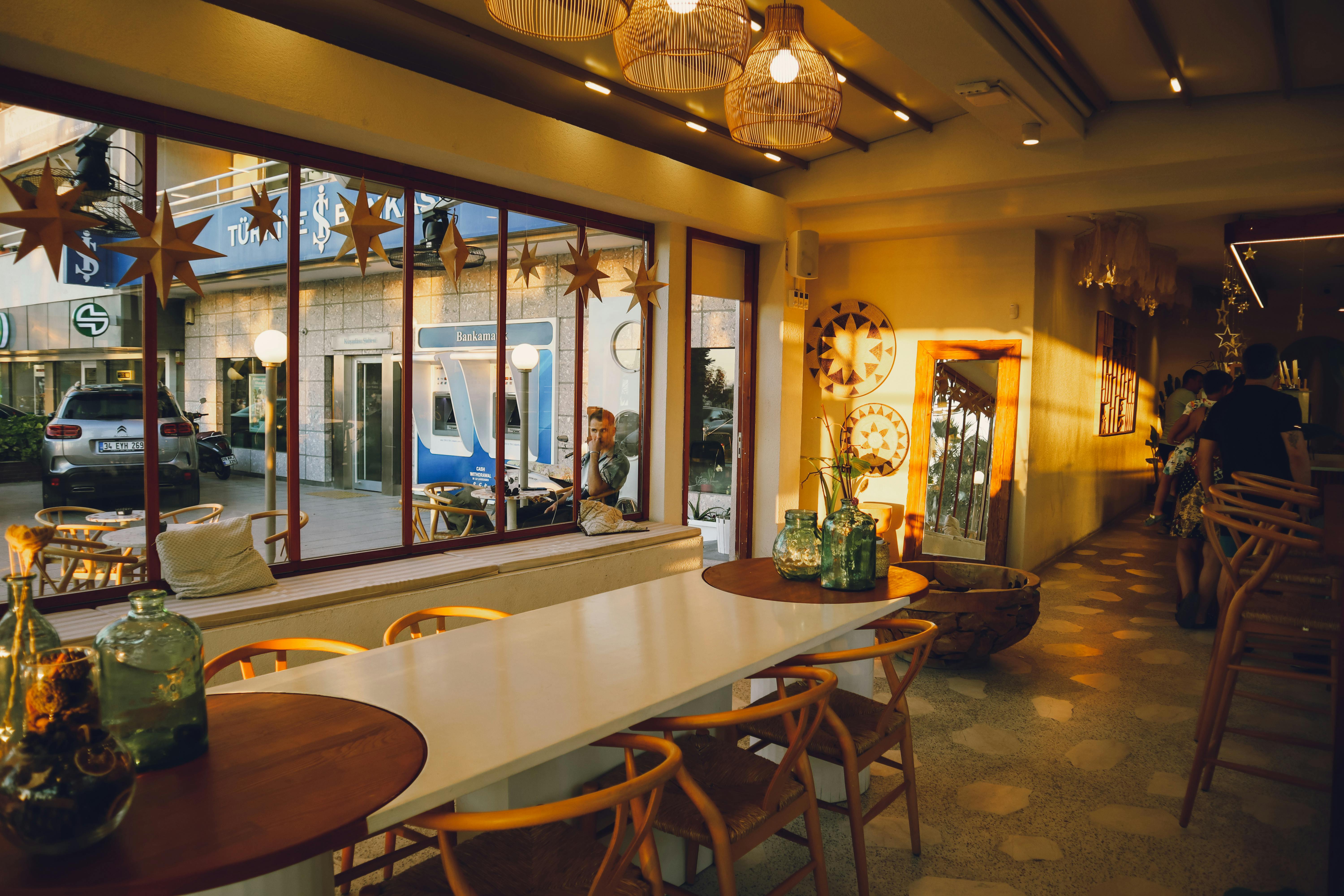 Live preview of Miami Bistro demo website — Restaurant example