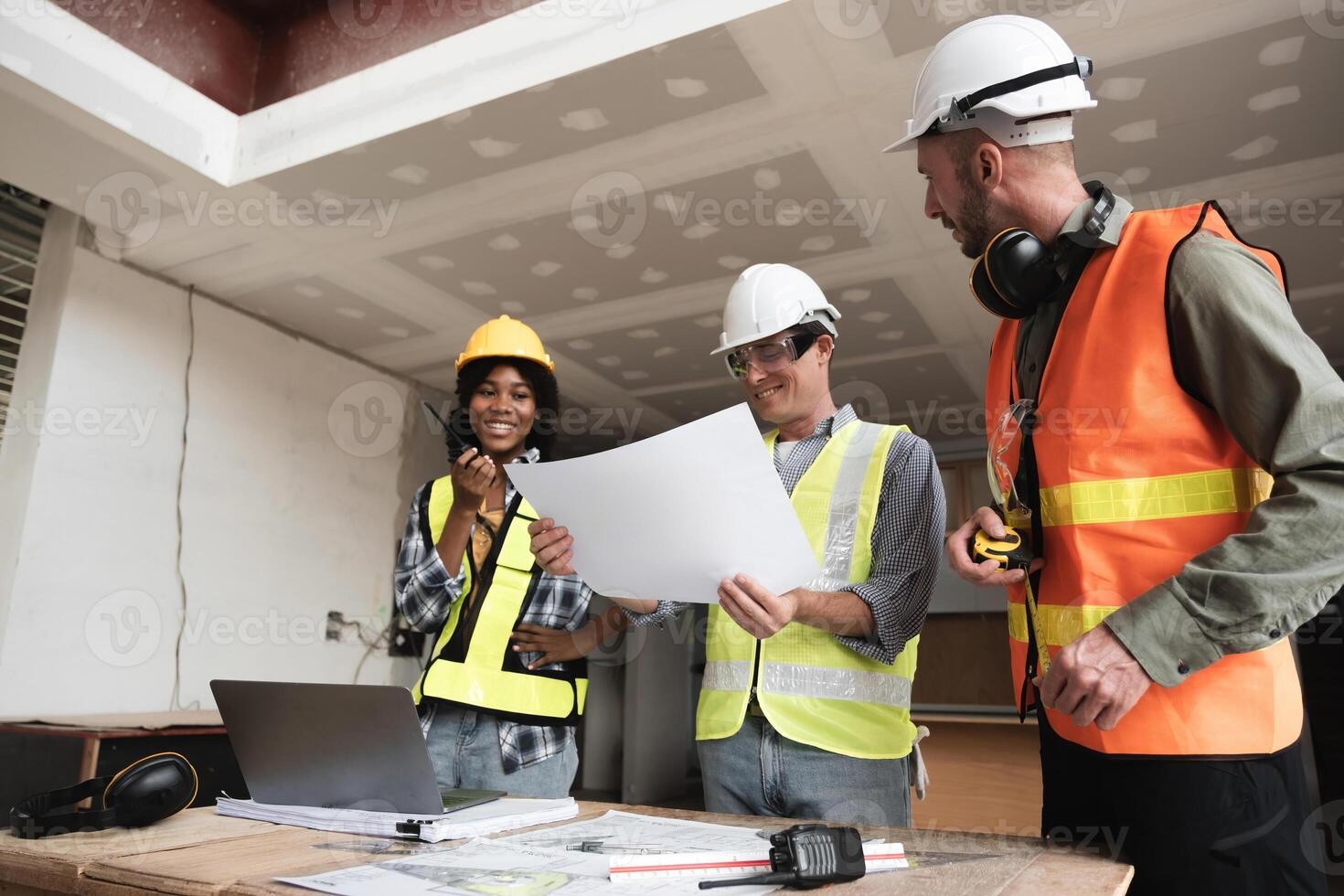 Vantage team collaborating on construction project