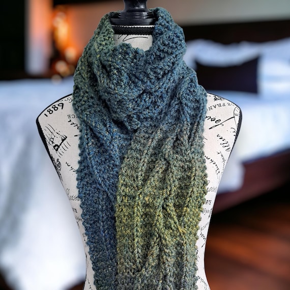 Peacock Cable Knit Scarf