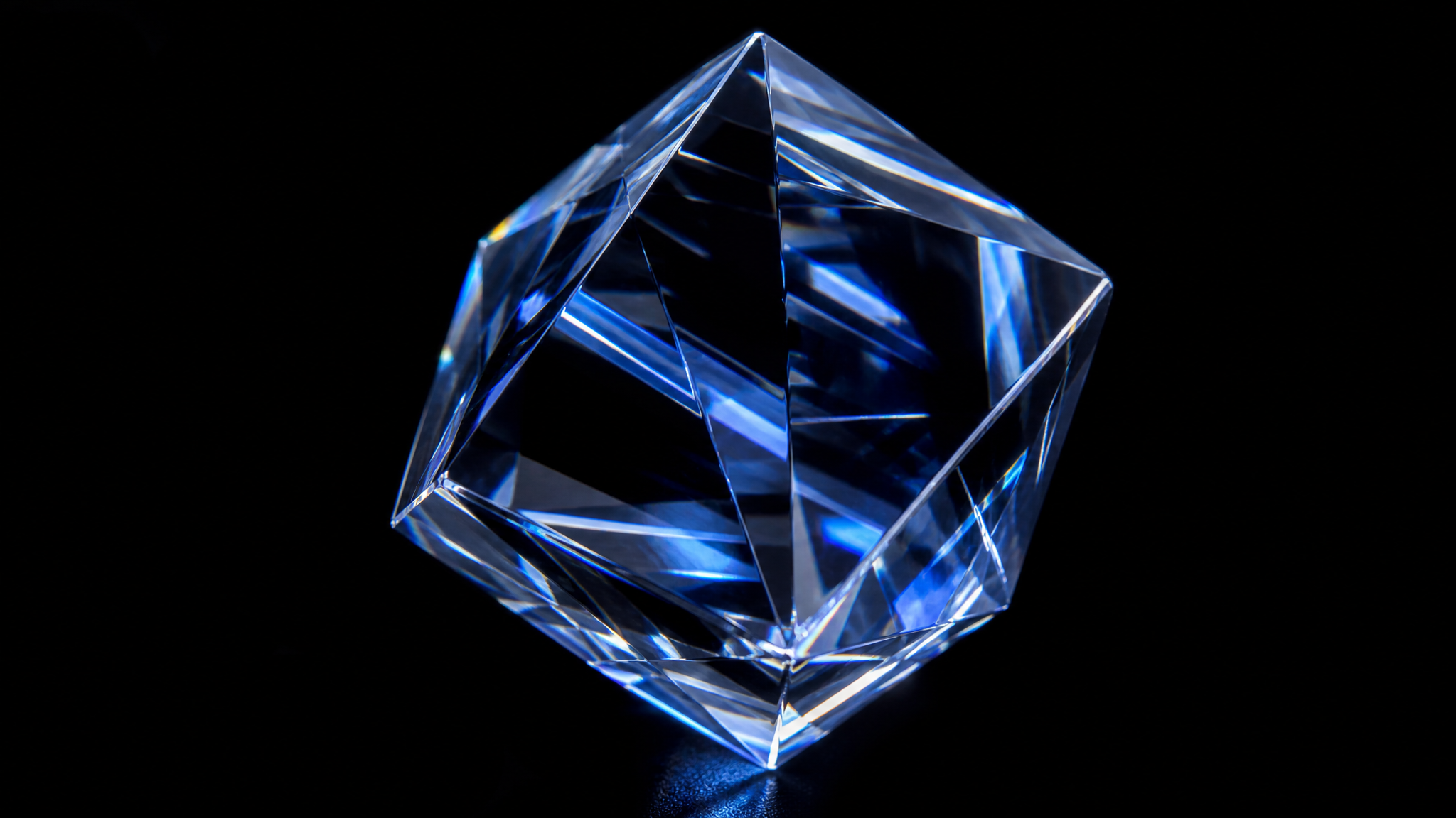 CVD diamond crystal with crystalline blue refractions