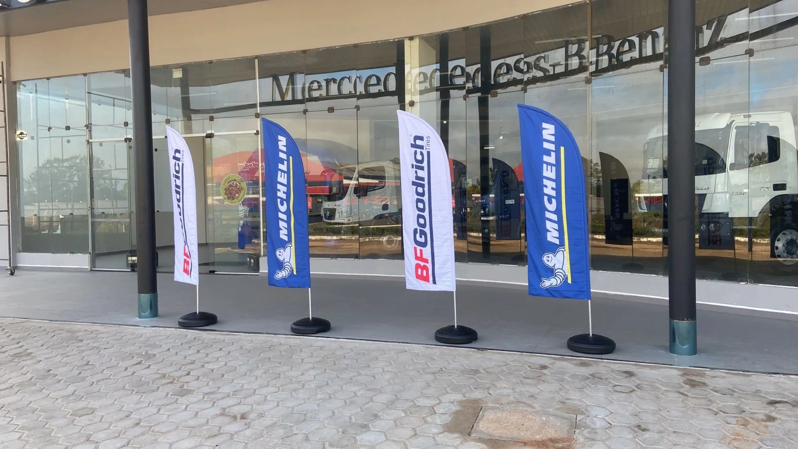 Windbanner publicitário - Modelo 1