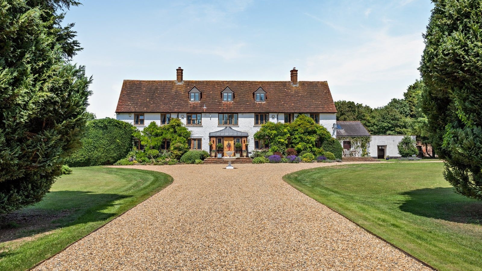 Gravel driveway UK countryside