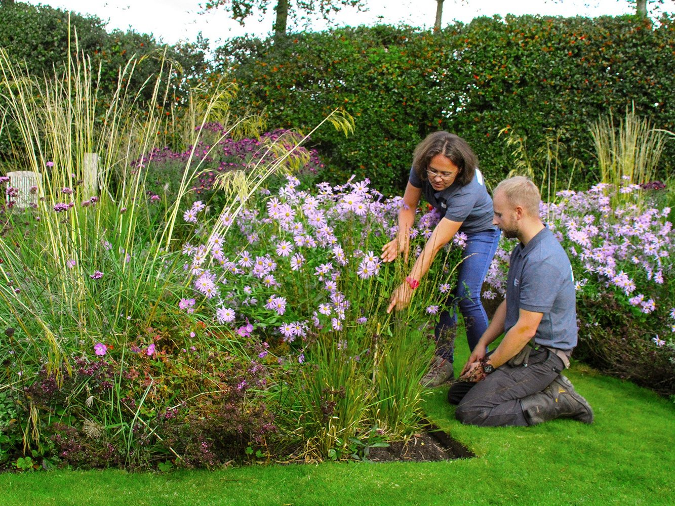 SW Fencing & Landscaping team at work