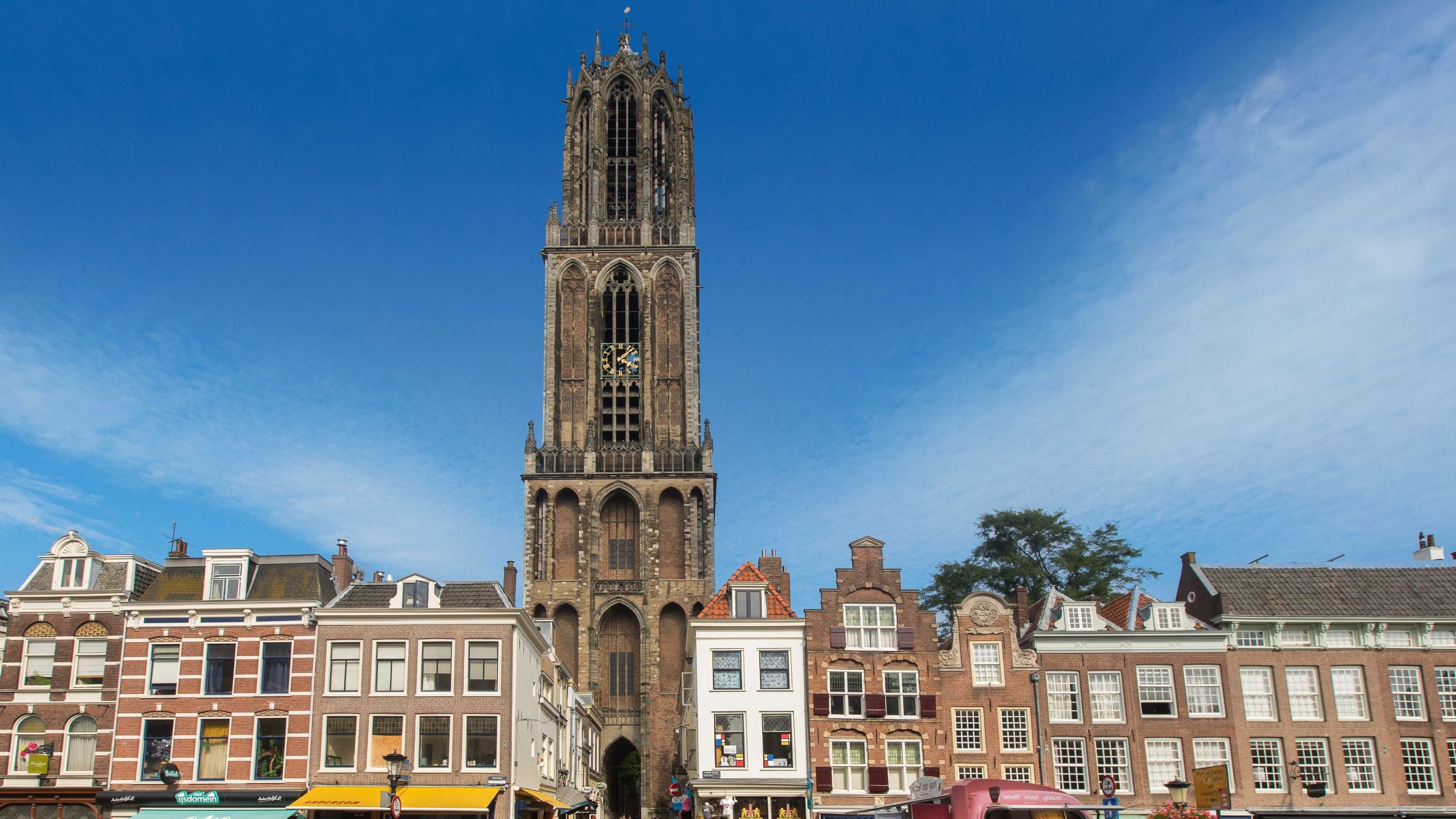 Taxi van Royal Taxi Utrecht onderweg in Overvecht