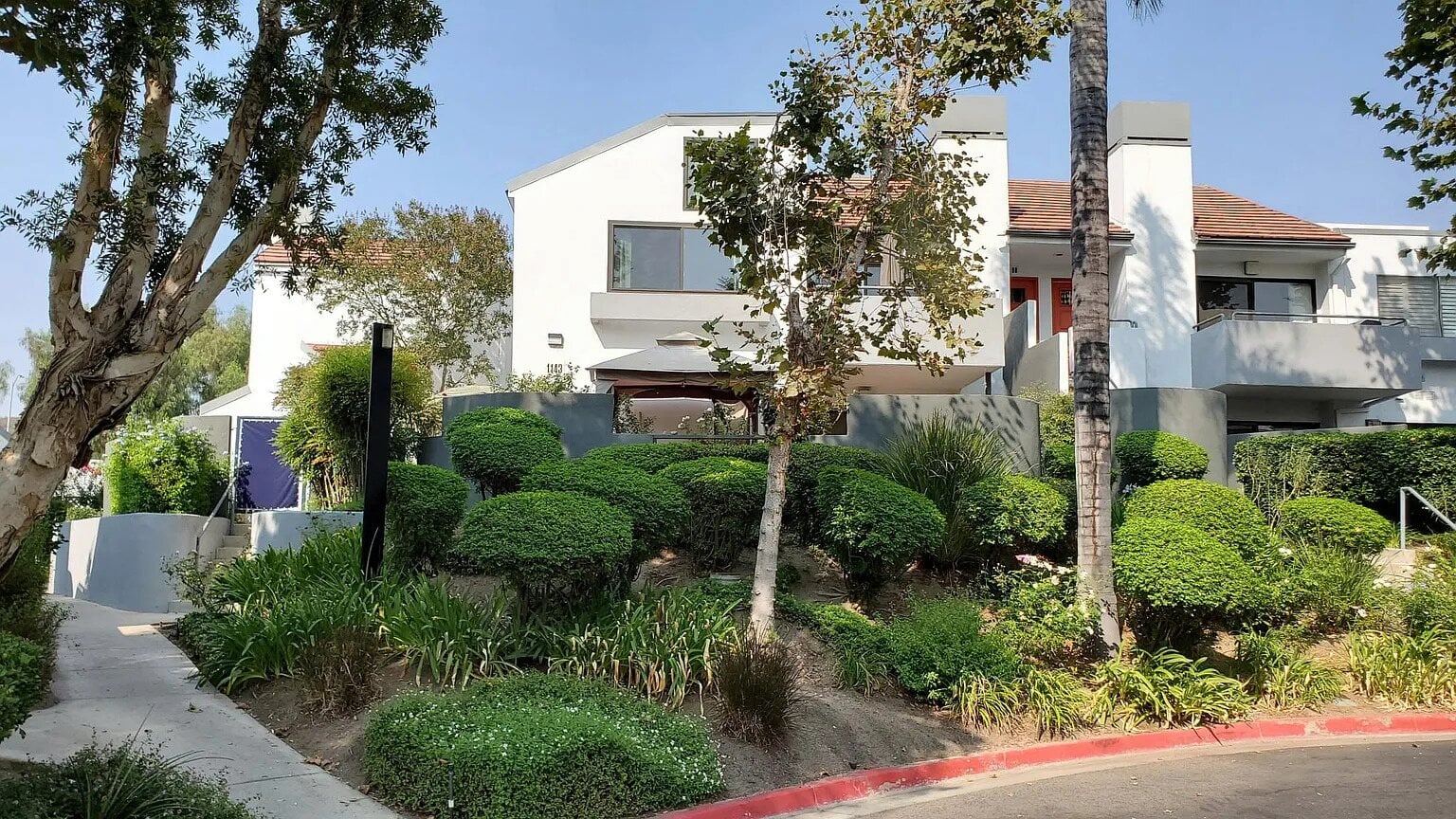 Le Parc community townhome exterior