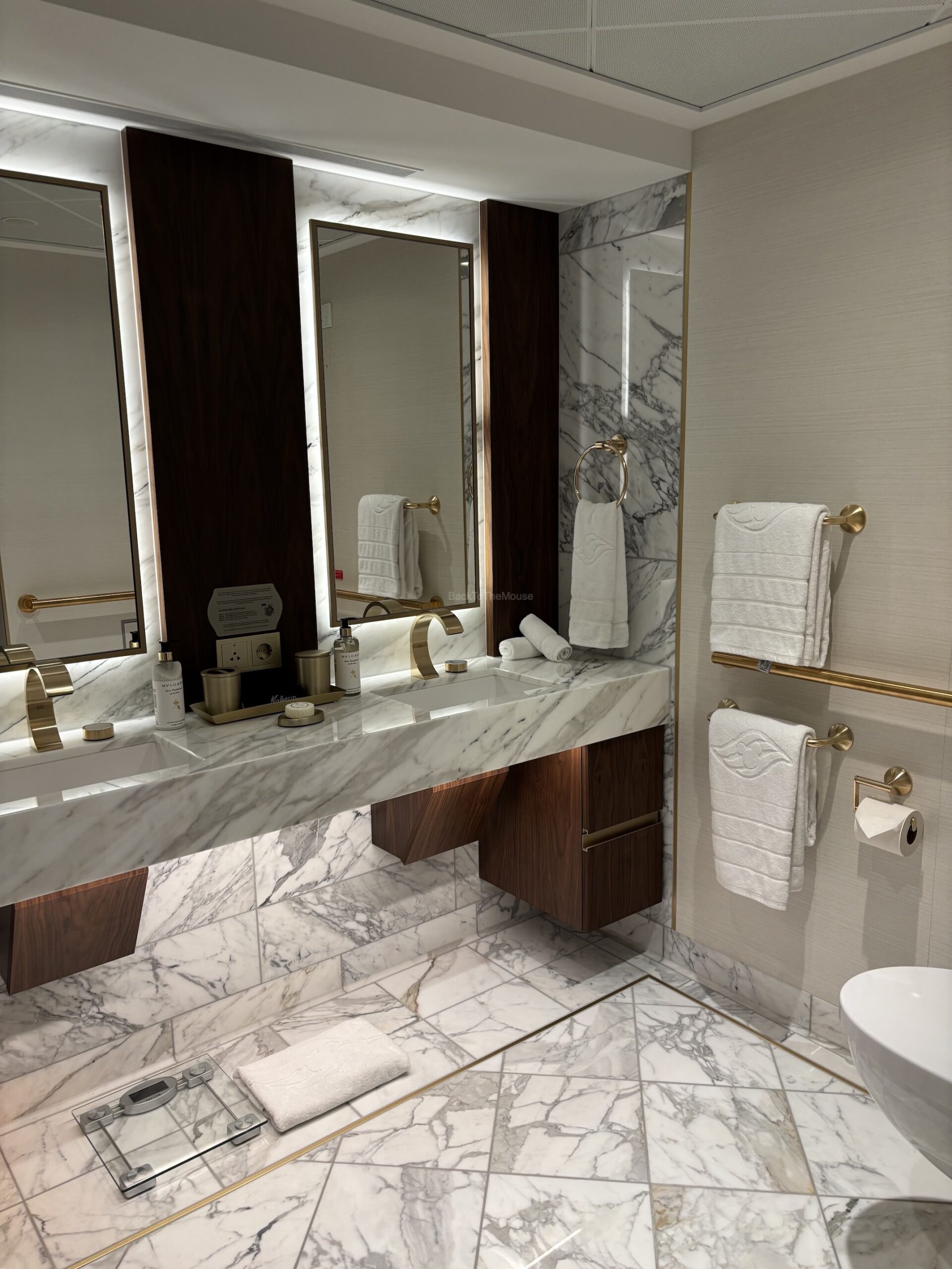 Luxury bathroom suite
