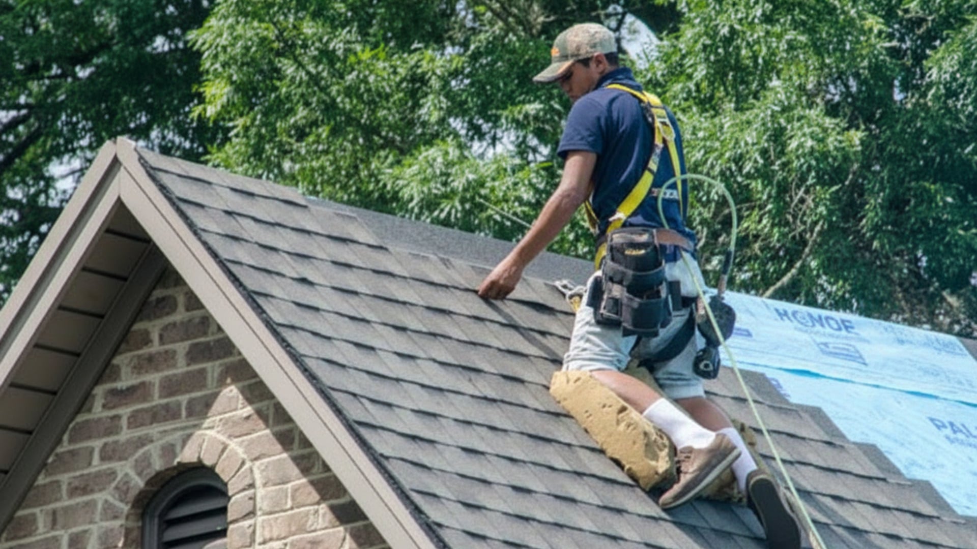 Templowe roofing team working on a residential roof in Essex