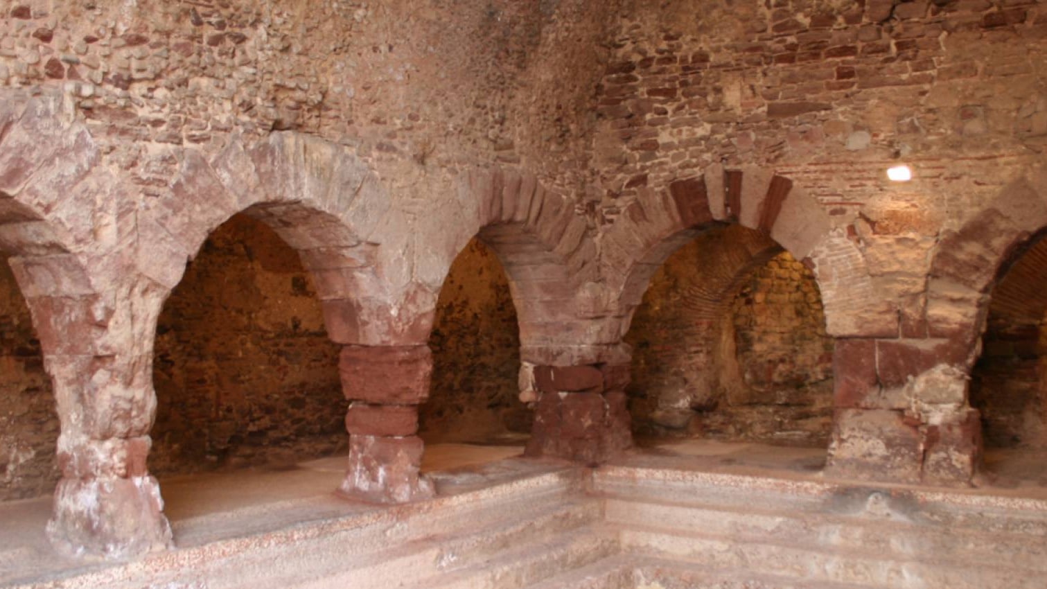Termes Romanes de Caldes de Montbui - baños termales romanos históricos