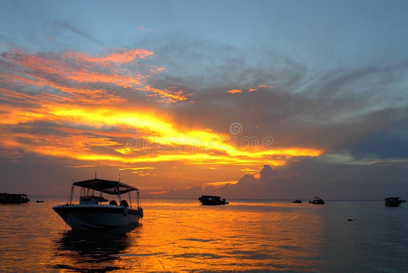 Matahari Terbenam Semporna