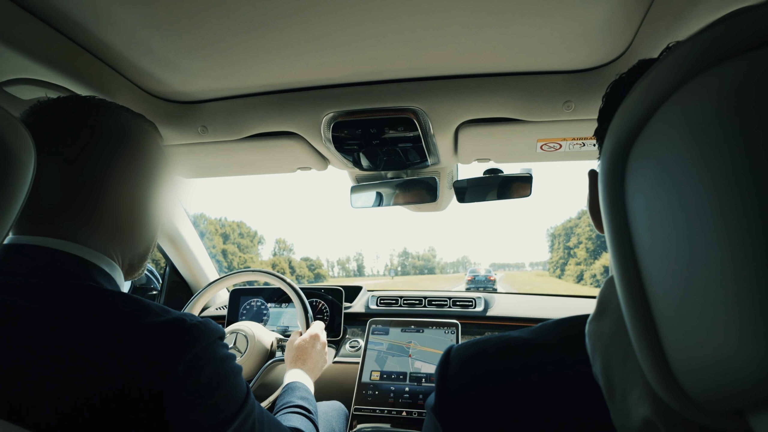 Emergency Decision-Making on the Road: How Security Drivers Are Trained to React