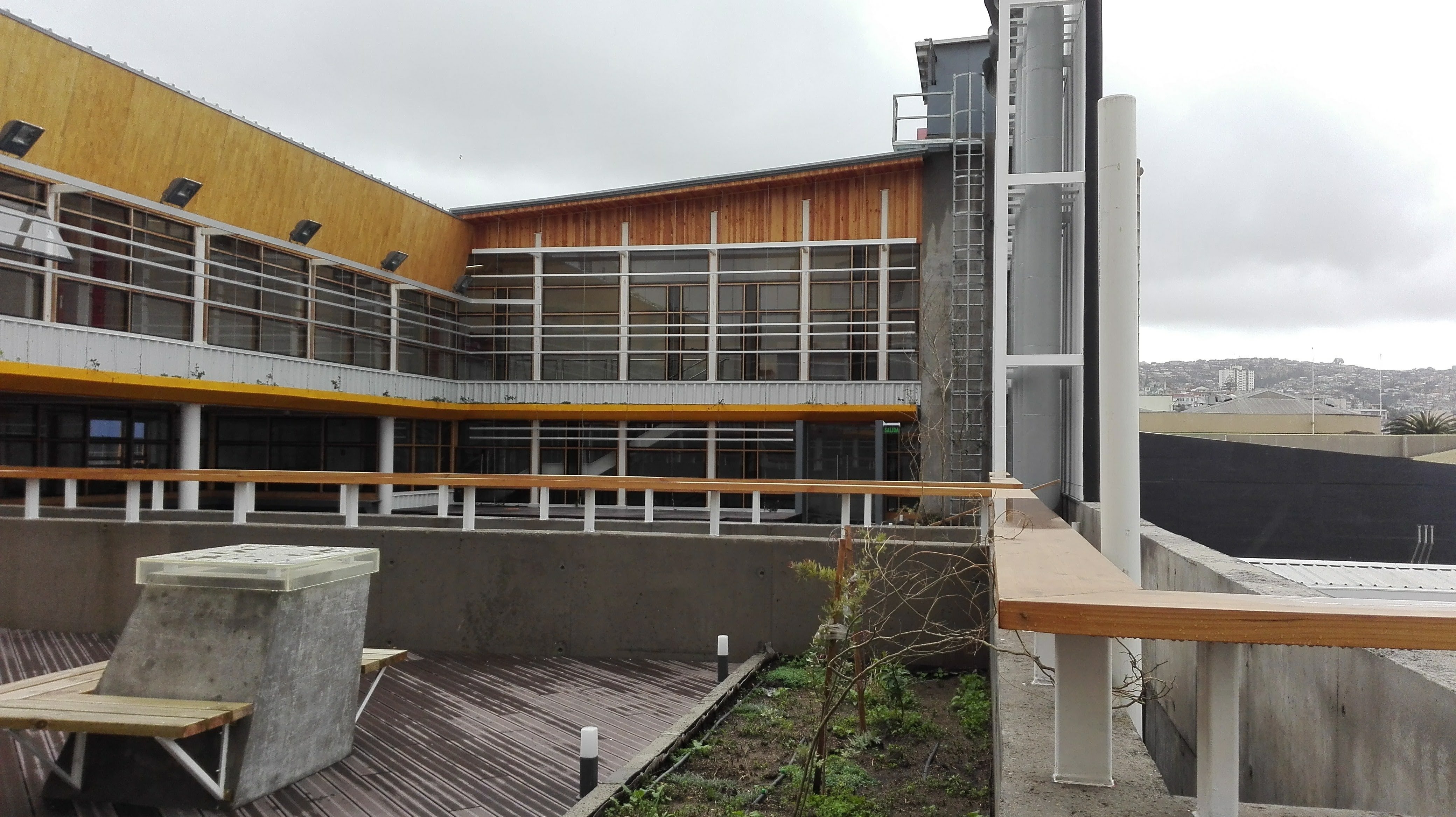 Biblioteca y Oficinas