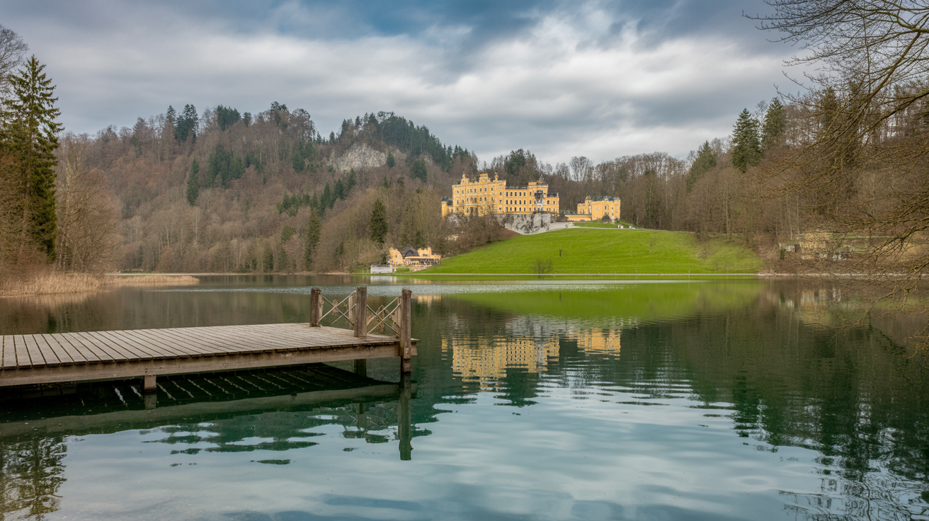 Schwansee Schwangau - Romantischer See im Naturschutzgebiet mit Blick auf Königsschlösser Neuschwanstein und Hohenschwangau