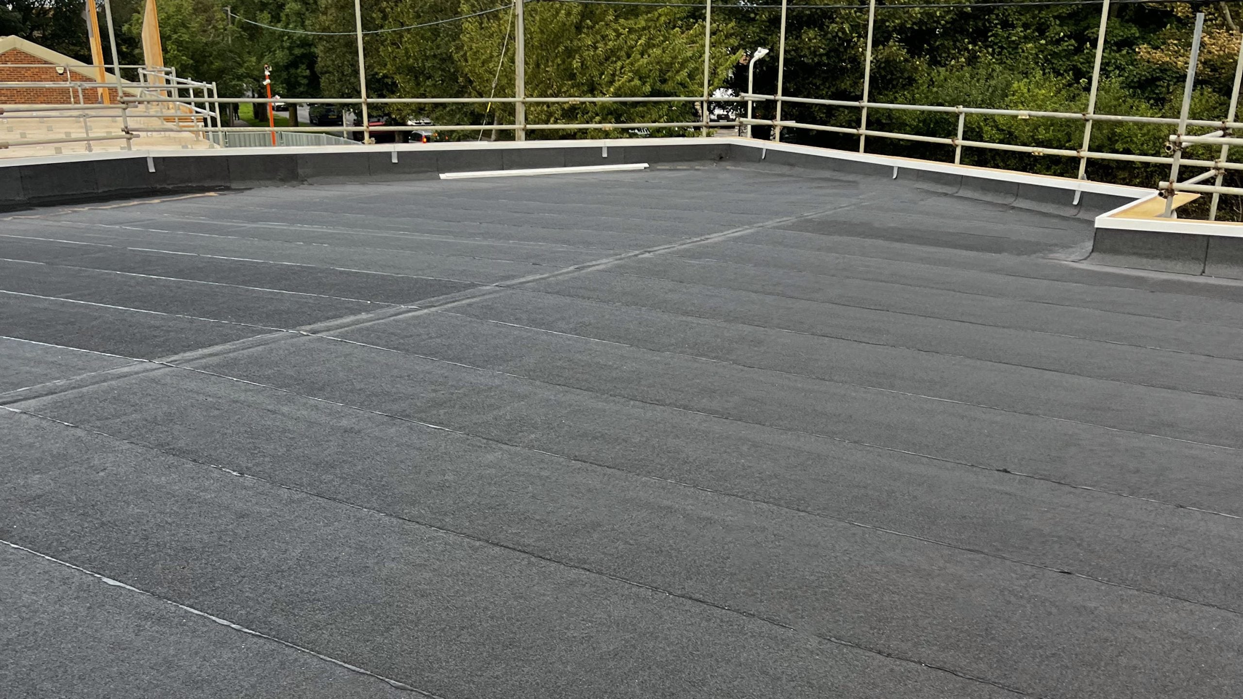 Flat roof installation
