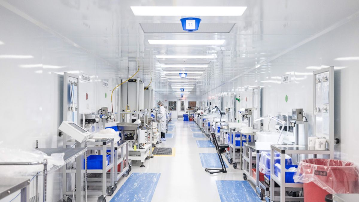 Medical device clean room manufacturing facility