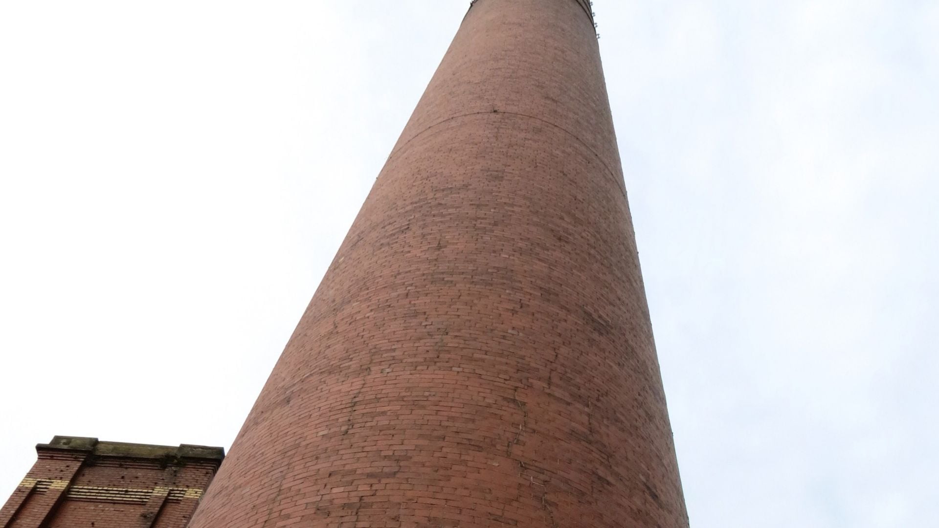 Stone masonry chimney repair